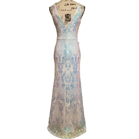 Blondie Nites Elegant White Sequin Sleeveless Gown - Picture 9 of 13